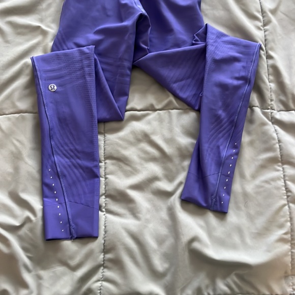 Lululemon leggings size 2, purple color, string adjusted around waist - Picture 5 of 7